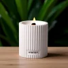 Bougie parfumée blanche – vanille et rose, mèche crépitante