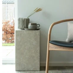 Bout de canapé cube - effet marbre beige, design contemporain TRINITE