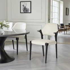 Chaise en cuir gris clair design, accoudoirs bois noir ALDER