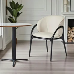Chaise en cuir gris clair dos rond accoudoirs bois noir ALDER