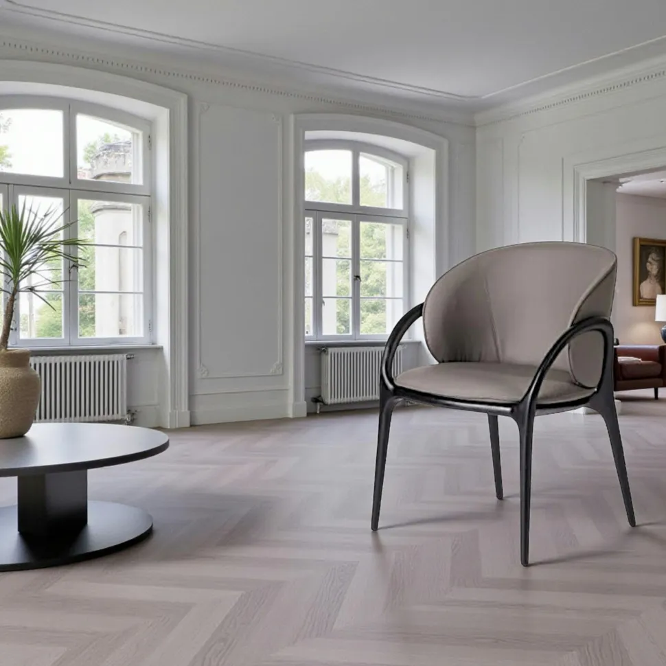Chaise en cuir gris foncé dos rond accoudoirs bois noir ALDER