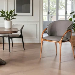 Chaise en cuir gris foncé dos rond accoudoirs bois brun ALDER