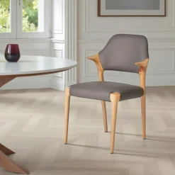 Chaise en cuir gris foncé design, accoudoirs bois clair ALDER