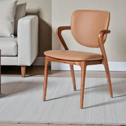 Chaise en cuir marron, accoudoirs bois brun ALDER