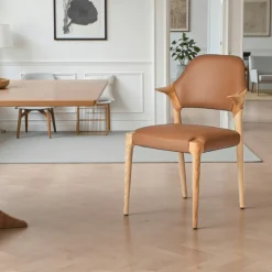 Chaise en cuir marron design, accoudoirs bois noir ALDER