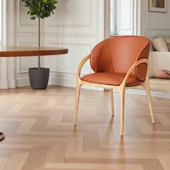Chaise en cuir terracotta dos rond accoudoirs bois noir ALDER