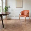 Chaise en cuir terracotta dos rond accoudoirs bois brun ALDER