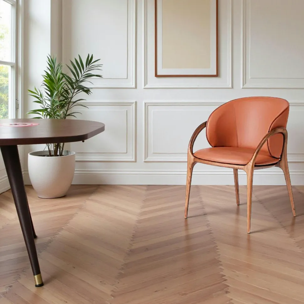 Chaise en cuir terracotta dos rond accoudoirs bois brun ALDER
