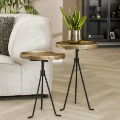 Fauteuil chauffeuse tissu capitonné beige avec coussin
