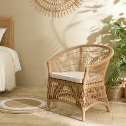 Fauteuil en rotin chic avec coussin blanc MANY