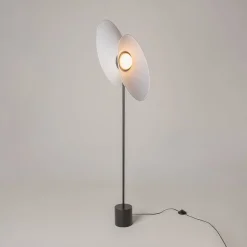 Lampadaire salon design – abat-jour blancs orientables JUNO