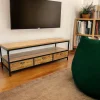 Meuble TV 3 tiroirs, 1 grande niche ouverte en Hévéa recyclé naturel et métal 150x45x50cm LOFT