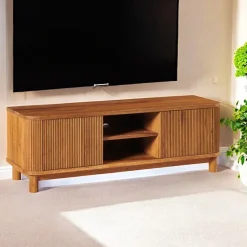 Meuble TV contemporain chêne rainuré 2 portes 2 niches IENA