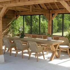 Salon de jardin teck naturel 1 table pieds en croix 320 cm + 8 fauteuils résine tressée MANY