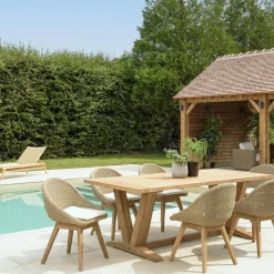 Salon de jardin teck naturel 1 table pieds en V 220 cm + 6 chaises arrondies résine tressée MANY