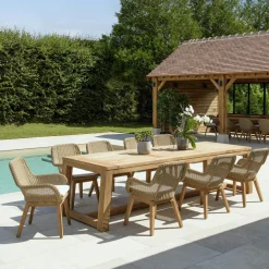 Salon de jardin teck naturel 1 table pieds inclinés 300 cm + 8 fauteuils résine tressée MANY