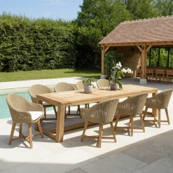Salon de jardin teck naturel 1 table pieds inclinés 300 cm + 8 fauteuils arrondis résine tressée MANY