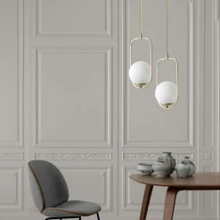 Suspension design dorée 2 globes blancs sur cadres SIERRE