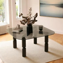 Table basse carrée en verre fumé - pieds bois sculpté BOMA