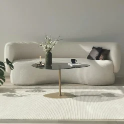 Table basse verre fumé, forme triangle organique TULUM