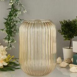 Vase en verre rainuré ambré – style vintage