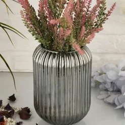 Vase en verre rainuré ambré – style vintage